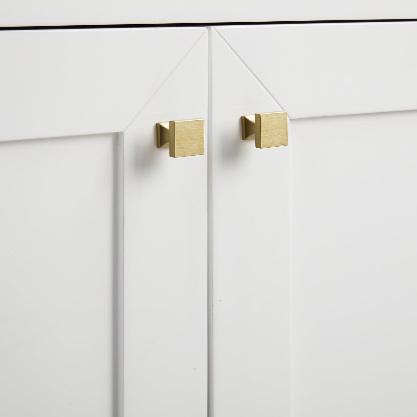 Renovate for Less Atlanta Chianti 20" Single Cabinet, Glossy White, Champagne Brass