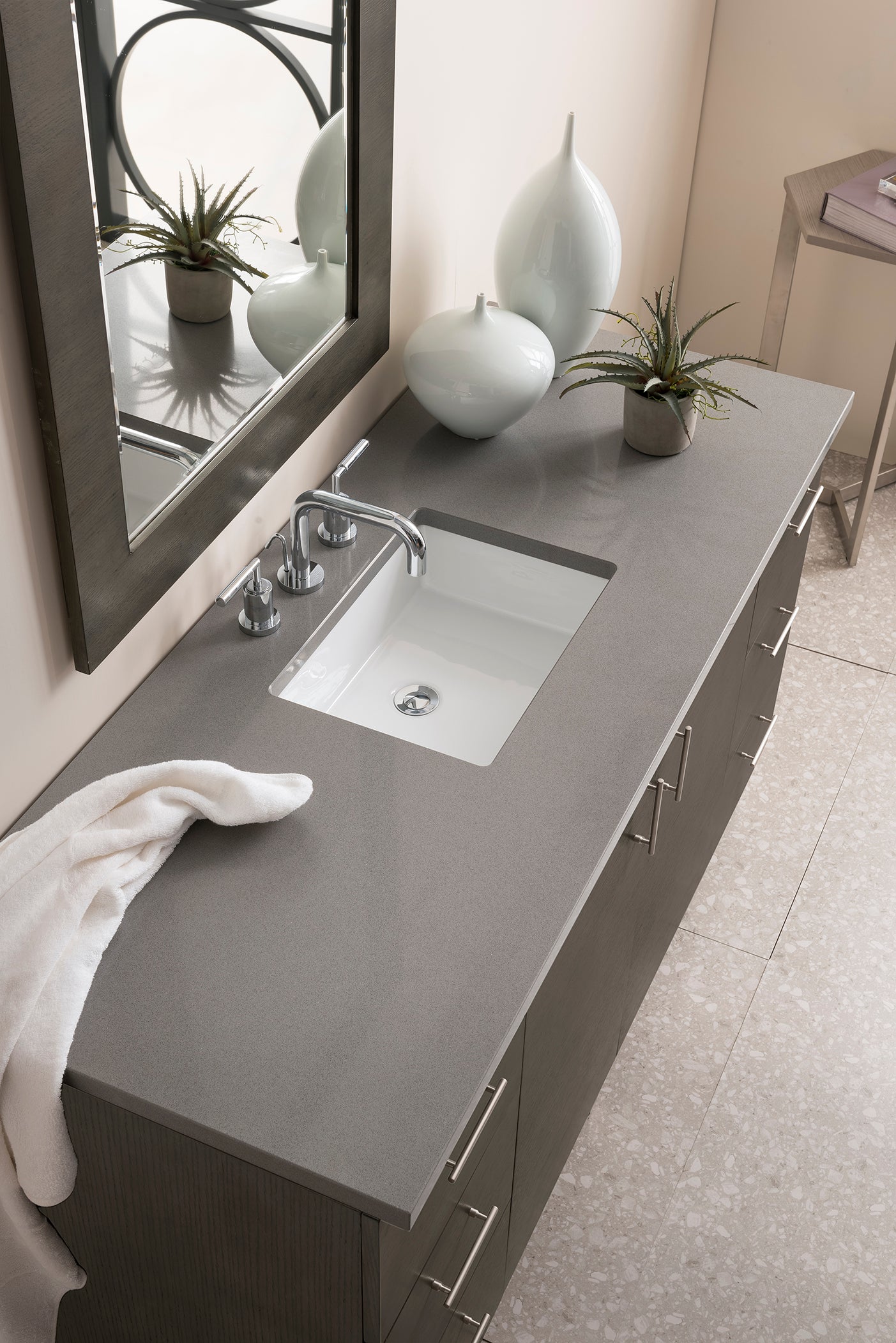 Metropolitan 60" Single Vanity, Silver Oak, w/ 3 CM Grey Expo Quartz Top James Martin Vanities